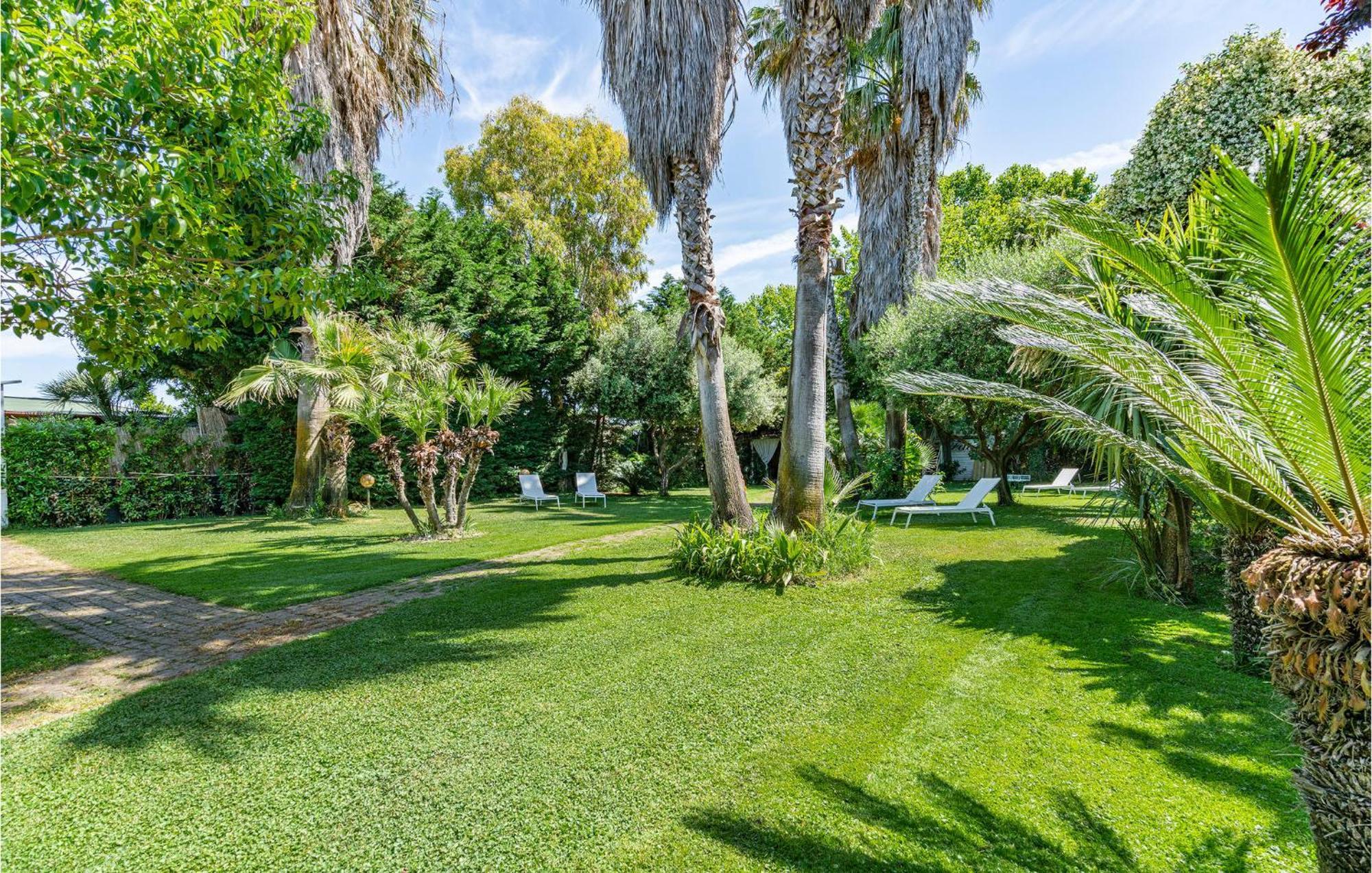 Beautiful Home In Fiumicino With Wifi Kültér fotó