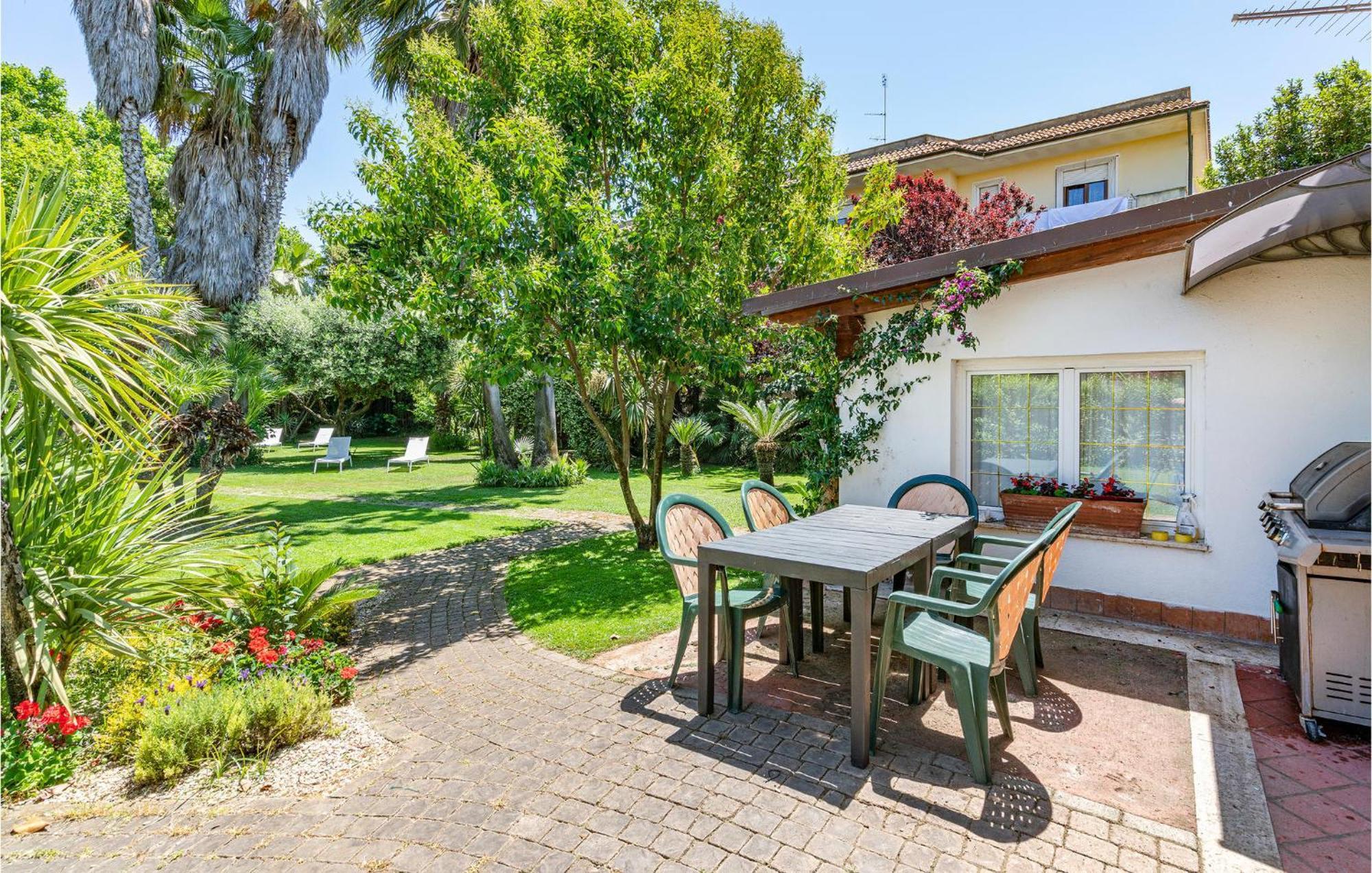 Beautiful Home In Fiumicino With Wifi Kültér fotó
