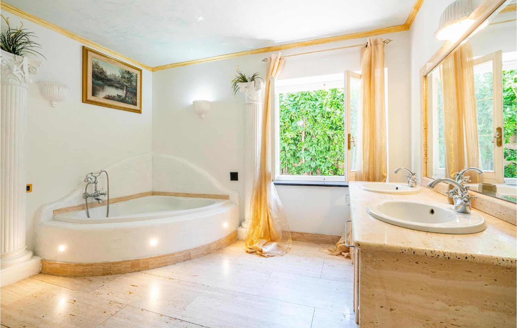 Beautiful Home In Fiumicino With Wifi Kültér fotó