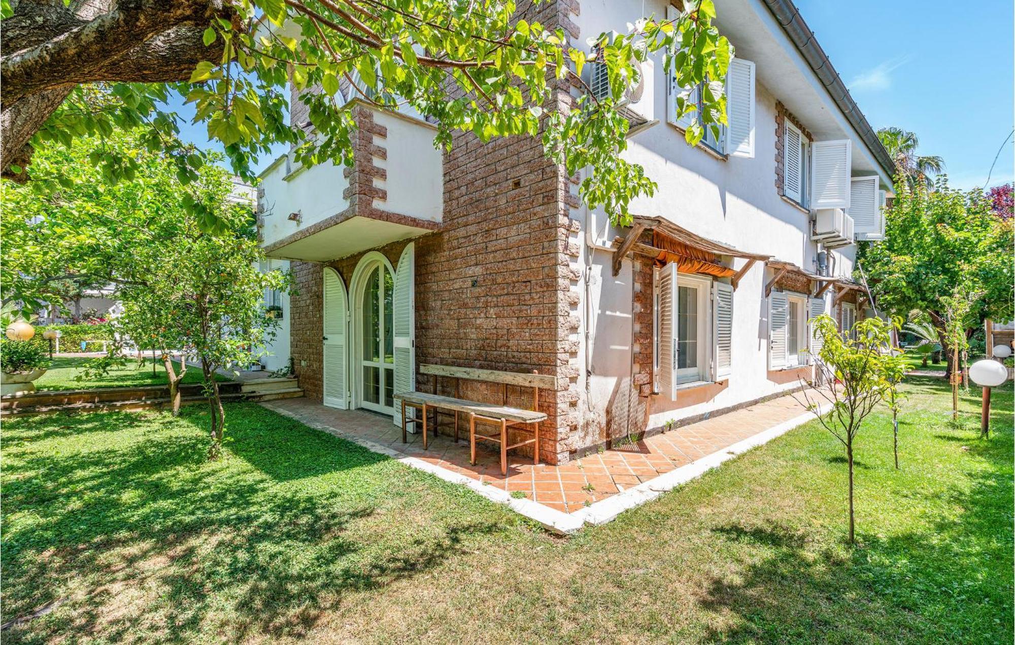 Beautiful Home In Fiumicino With Wifi Kültér fotó
