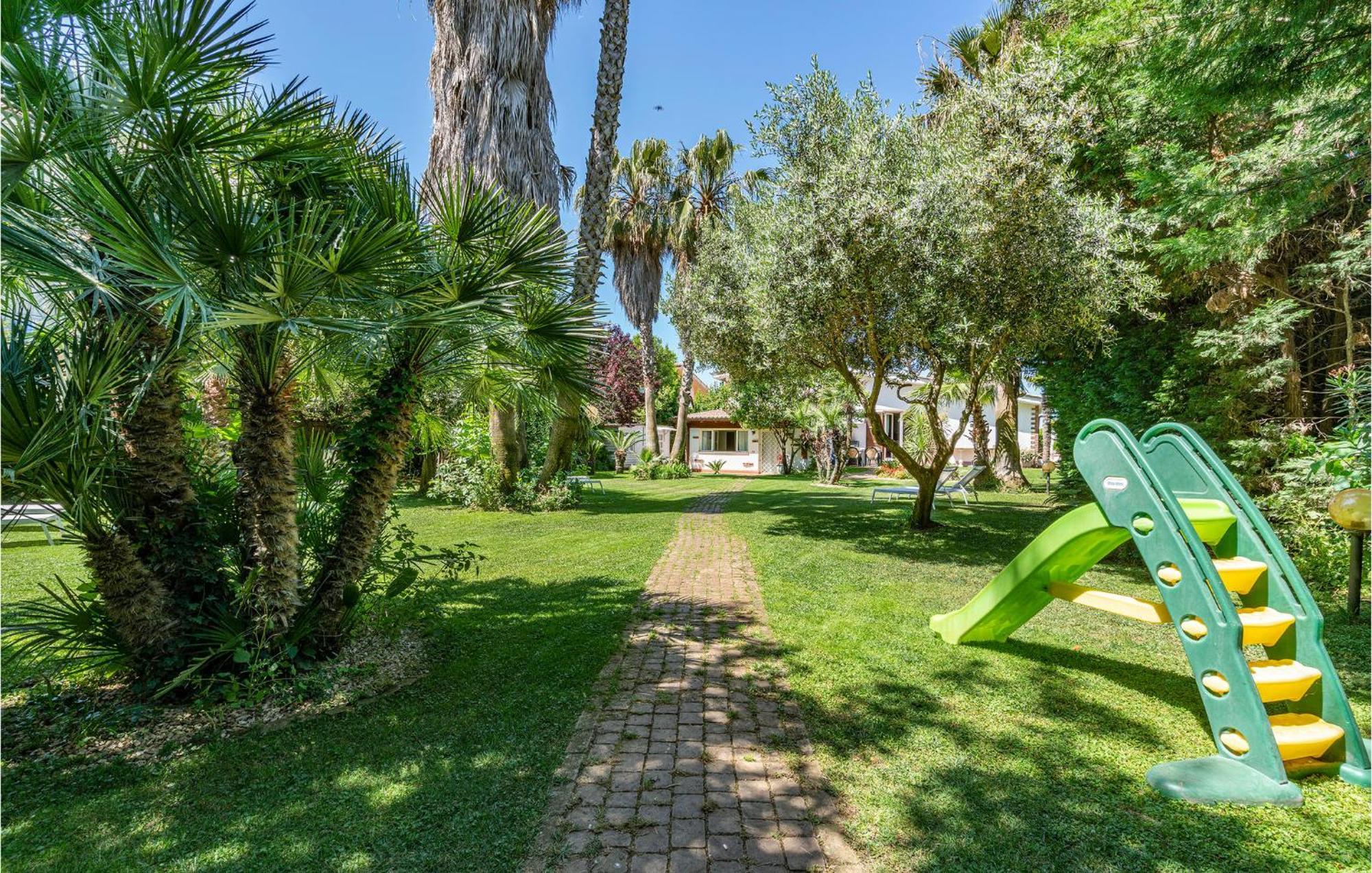 Beautiful Home In Fiumicino With Wifi Kültér fotó