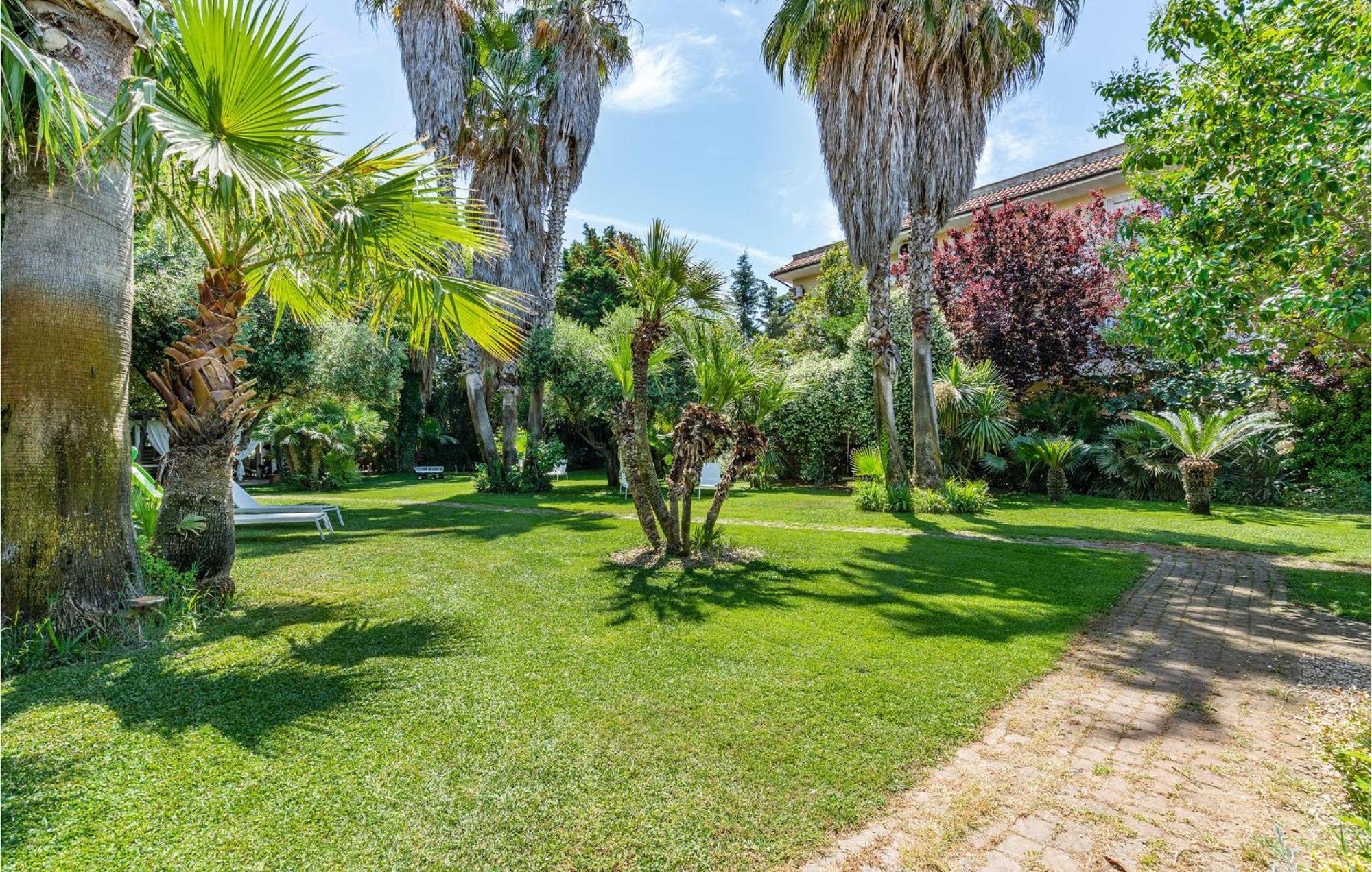Beautiful Home In Fiumicino With Wifi Kültér fotó